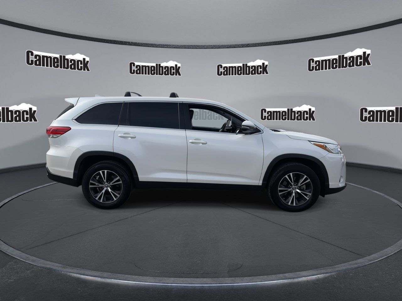 Used 2019 Toyota Highlander Plus FWD image 8