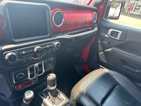 Used 2019 Jeep Wrangler Unlimited Rubicon AWD/4WD image 14