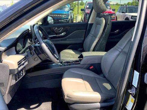 Used 2024 Lincoln Corsair AWD w/ Equipment Group 101A image 9