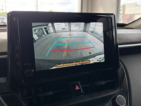 Used 2025 Toyota Corolla Cross LE image 17