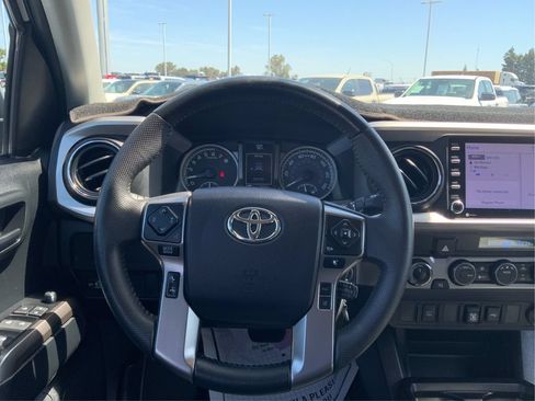 Used 2021 Toyota Tacoma SR5 AWD/4WD image 18