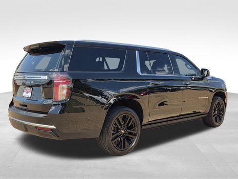 Used 2023 Chevrolet Suburban High Country w/ Max Trailering Package AWD/4WD image 6