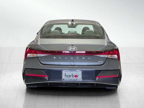 Certified 2025 Hyundai Elantra Limited image 6