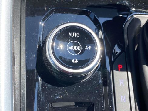 Used 2024 Chevrolet Colorado Z71 w/ Z71 Convenience Package 2 image 4