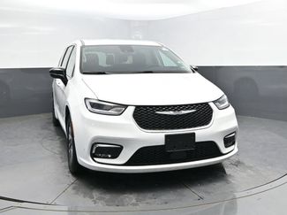 Used 2024 Chrysler Pacifica Limited FWD video 2