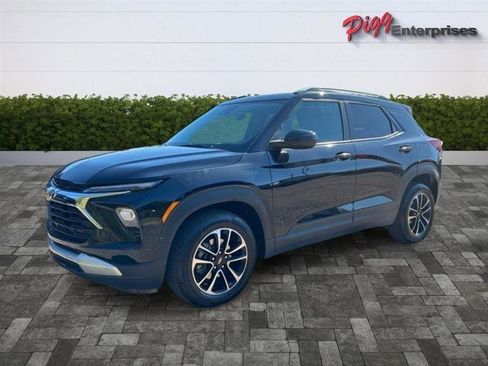 Used 2024 Chevrolet TrailBlazer LT w/ Driver Confidence Package image 4