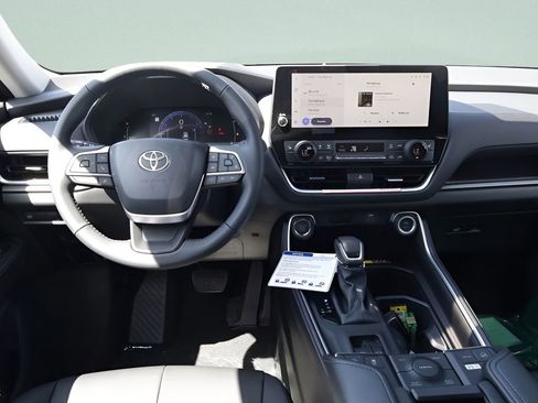 New 2026 Toyota Grand Highlander AWD image 9