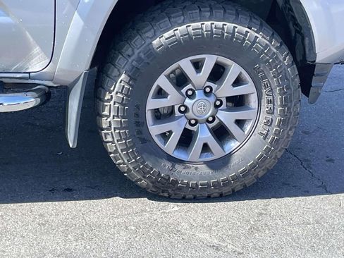 Used 2019 Toyota Tacoma SR5 image 32