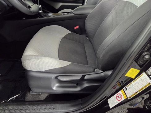 Used 2019 Toyota C-HR XLE image 29