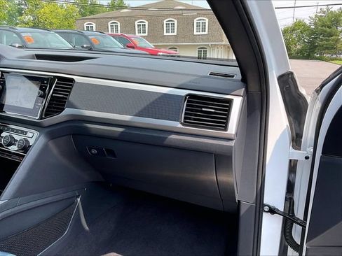 Used 2023 Volkswagen Atlas Cross Sport SEL R-Line AWD/4WD image 23