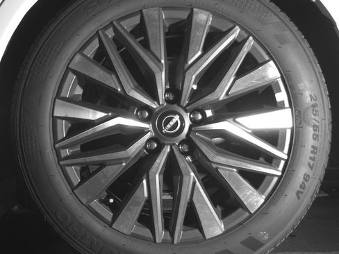 Used 2025 Nissan Altima 2.5 SV FWD image 14