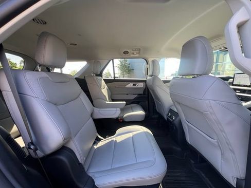 Used 2025 Ford Explorer Active w/ Active Comfort Package AWD/4WD image 14