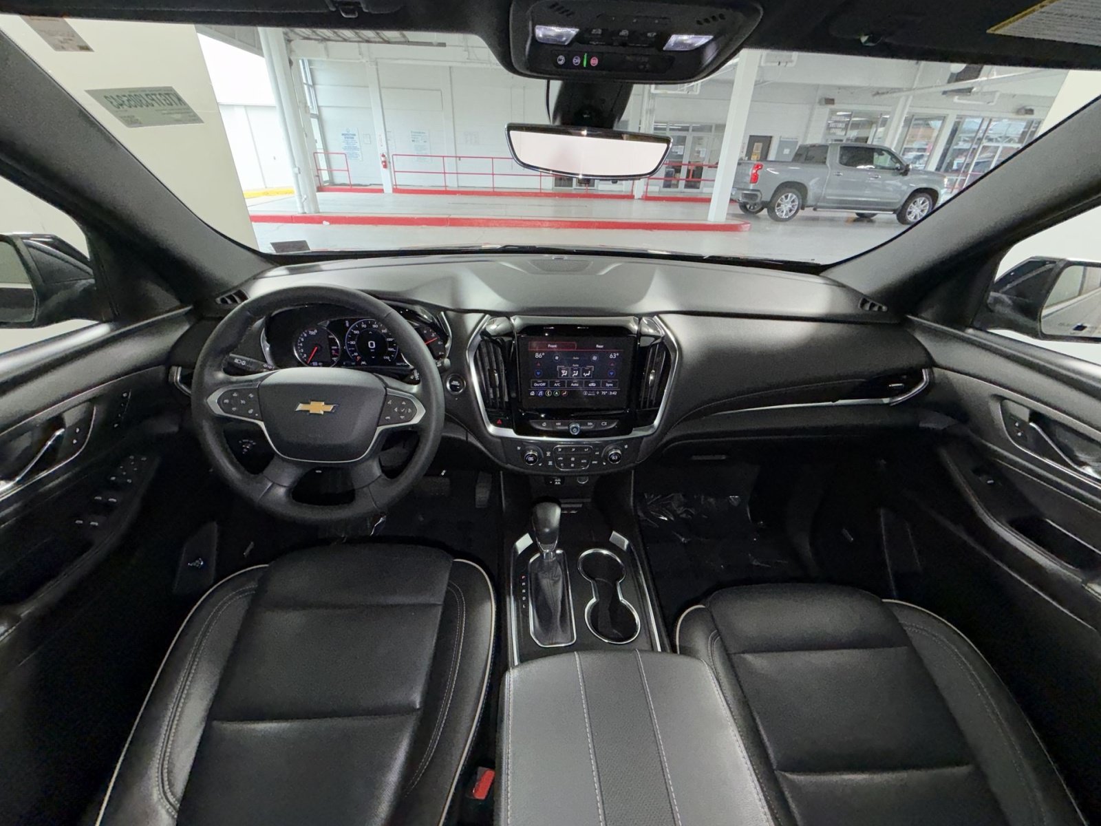Used 2023 Chevrolet Traverse Premier FWD image 23