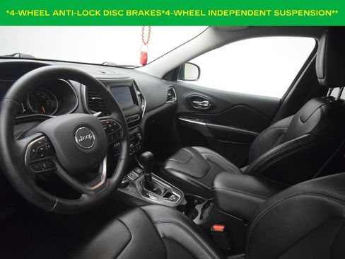 Used 2019 Jeep Cherokee Latitude Plus w/ Cold Weather Group AWD/4WD image 11