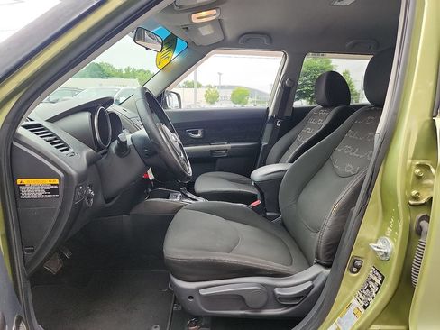 Used 2013 Kia Soul + w/ Audio Pkg FWD image 17