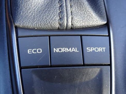 Used 2024 Toyota Camry SE image 32