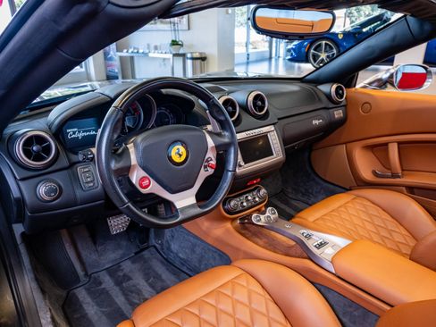 Used 2012 Ferrari California image 9