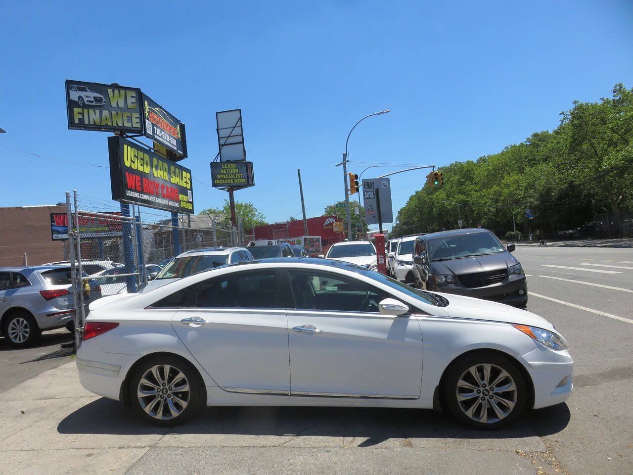 Used 2012 Hyundai Sonata Limited w/ Navigation Pkg FWD image 9