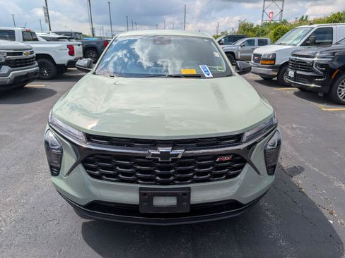 Used 2024 Chevrolet Trax RS FWD image 2