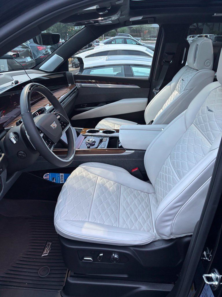 Used 2025 Cadillac Escalade Sport Platinum AWD/4WD image 7