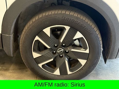 Used 2025 Nissan Kicks SR image 2