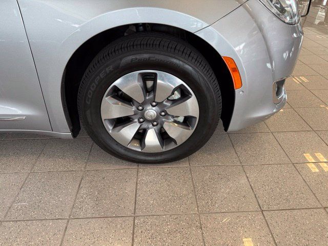 Used 2018 Chrysler Pacifica Limited w/ Advanced Safetytec Group FWD image 12