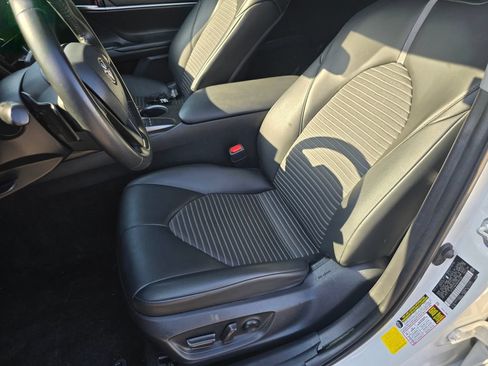 Used 2022 Toyota Camry SE w/ Convenience Package FWD image 17