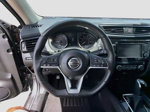 Used 2019 Nissan Rogue SV w/ Premium Package FWD image 36