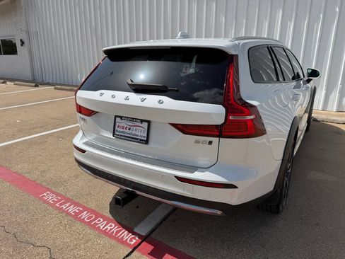 Used 2023 Volvo V60 B5 Cross Country Ultimate AWD/4WD image 6