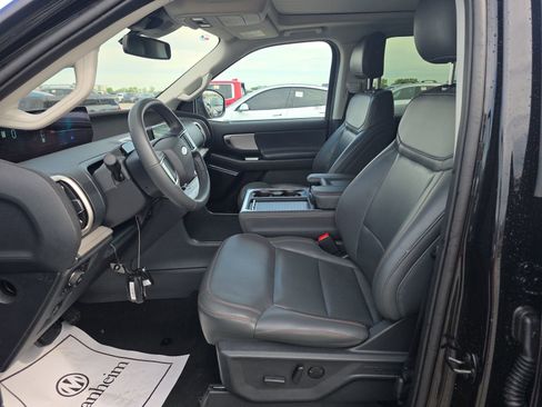 Used 2025 Ford Expedition Active AWD/4WD image 7