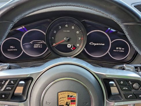 Used 2023 Porsche Cayenne image 13