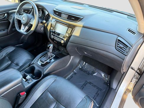 Used 2019 Nissan Rogue SL w/ Premium Package image 14