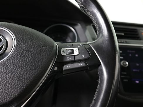 Used 2018 Volkswagen Tiguan SE AWD/4WD image 32