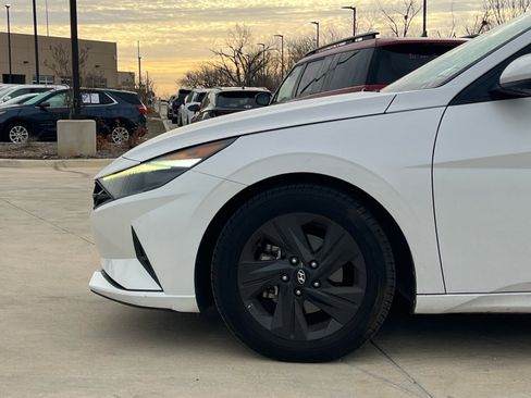 Used 2021 Hyundai Elantra SEL w/ Convenience Package image 9