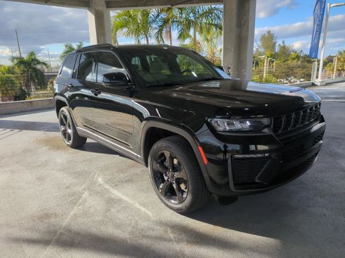 New 2026 Jeep Grand Cherokee Limited image 2