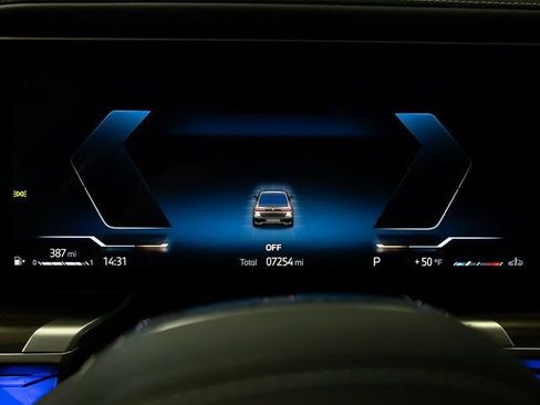 Used 2025 BMW 760i xDrive w/ Premium Package image 18