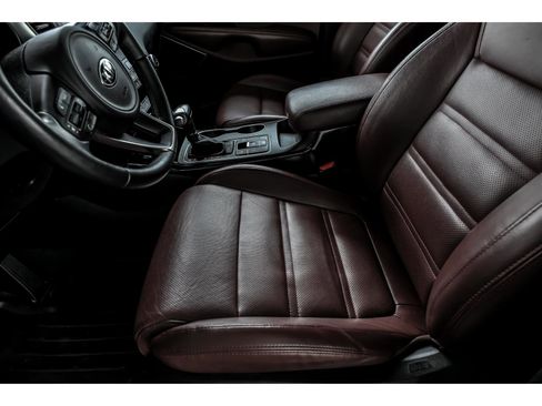 Used 2018 Kia Sorento SX image 11