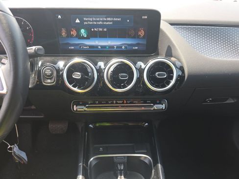 Used 2025 Mercedes-Benz GLA 250 image 3