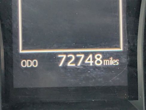 Used 2020 Toyota Camry LE image 29