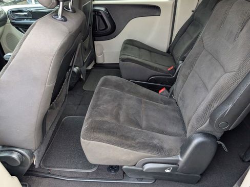 Used 2019 Dodge Grand Caravan SE image 23
