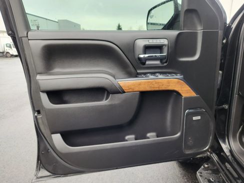 Used 2017 Chevrolet Silverado 1500 High Country image 9