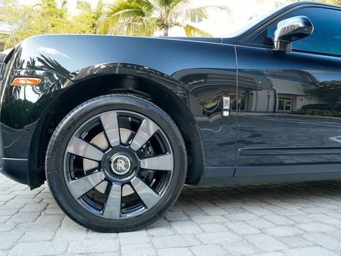 Used 2023 Rolls-Royce Cullinan Sport Utility w/ Cullinan Package image 24