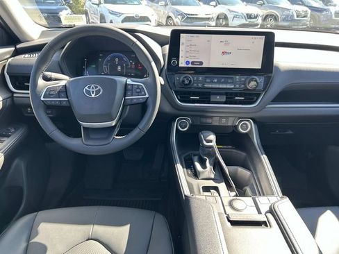 New 2026 Toyota Grand Highlander XLE image 17