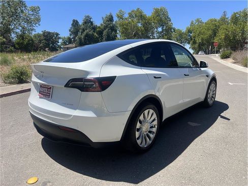 Used 2020 Tesla Model Y Long Range AWD/4WD image 7