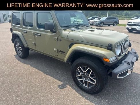 Used 2026 Jeep Wrangler Unlimited Sahara AWD/4WD image 2