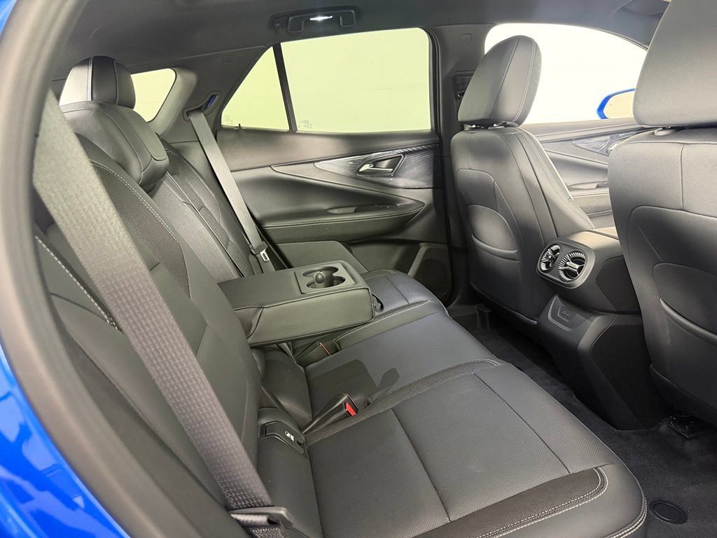Used 2024 Chevrolet Blazer EV LT AWD/4WD image 28