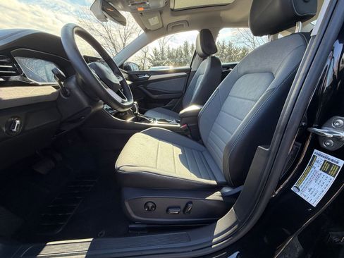 Used 2025 Volkswagen Jetta SE image 25