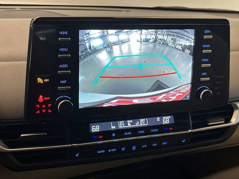 Used 2023 Toyota Sienna XLE w/ XLE Plus Package FWD image 22
