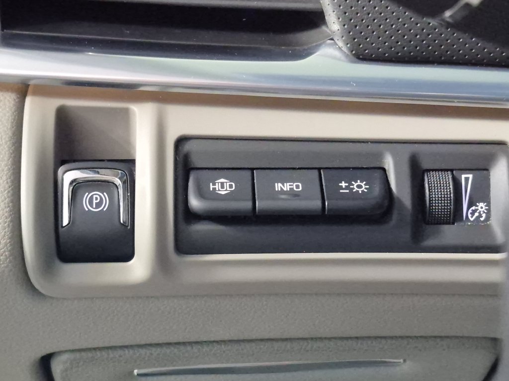 Used 2015 Cadillac XTS Premium FWD image 18
