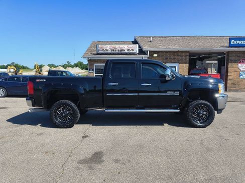 Used 2014 Chevrolet Silverado 2500 LT w/ Custom Sport Truck Package AWD/4WD image 2